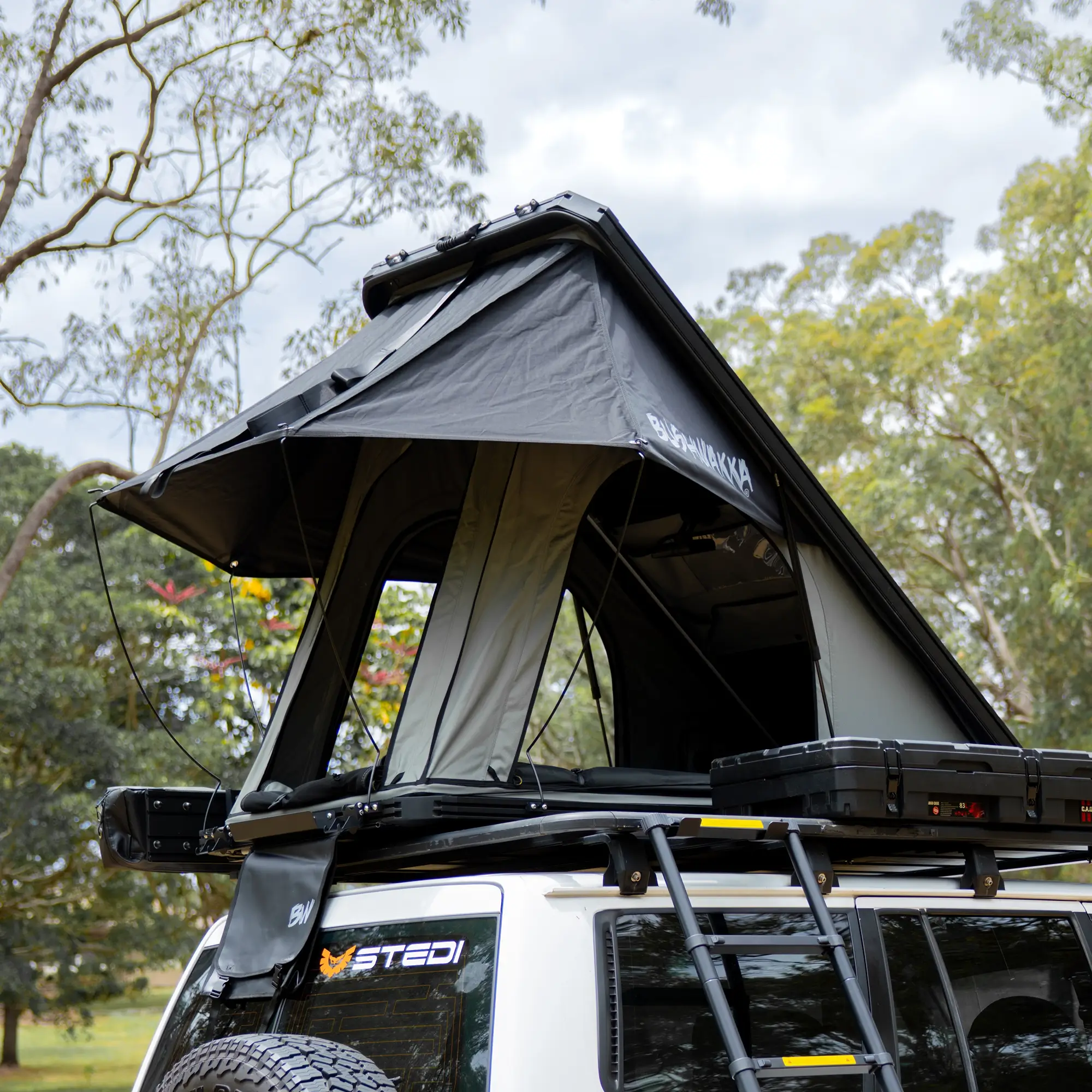 Clam Shell Rooftop Tent